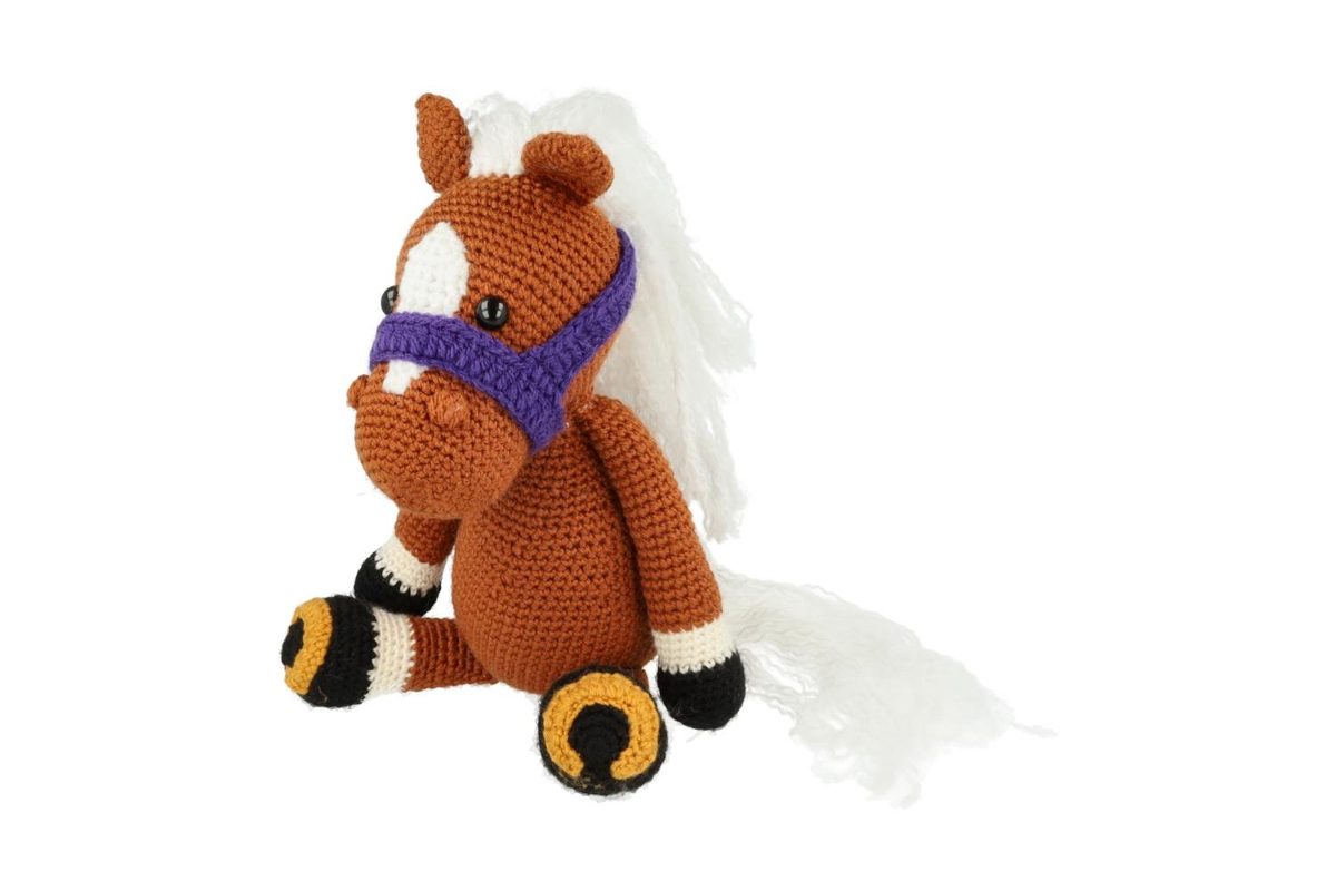 Vosbruine pony, handgehaakt